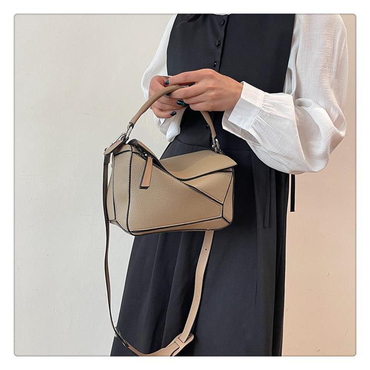 Lychee Pattern Portable Shoulder Messenger Bag, Fashionable and Practical.