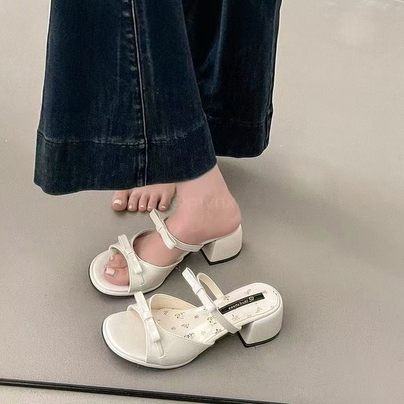 French Fairy Flat-bottomed One-word Slippers Women's Wear Retro with Skirt Versatile Cool Slippers 2025 New Summer