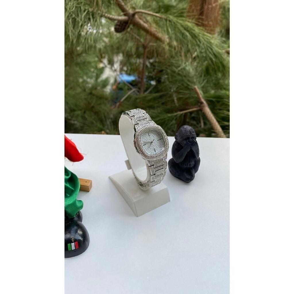 Stoned Silver Color With Metal Strap (watch Only) Women's Wristwatch