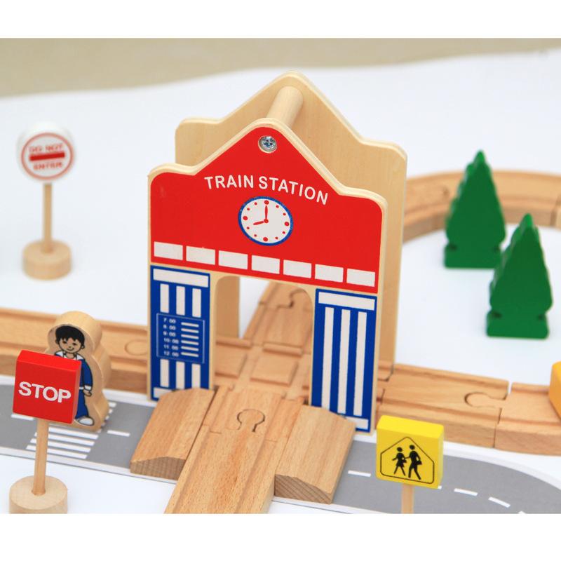 Track Small Train Free Assembly Wooden Track Suit Train Toys Children's Educational Toys