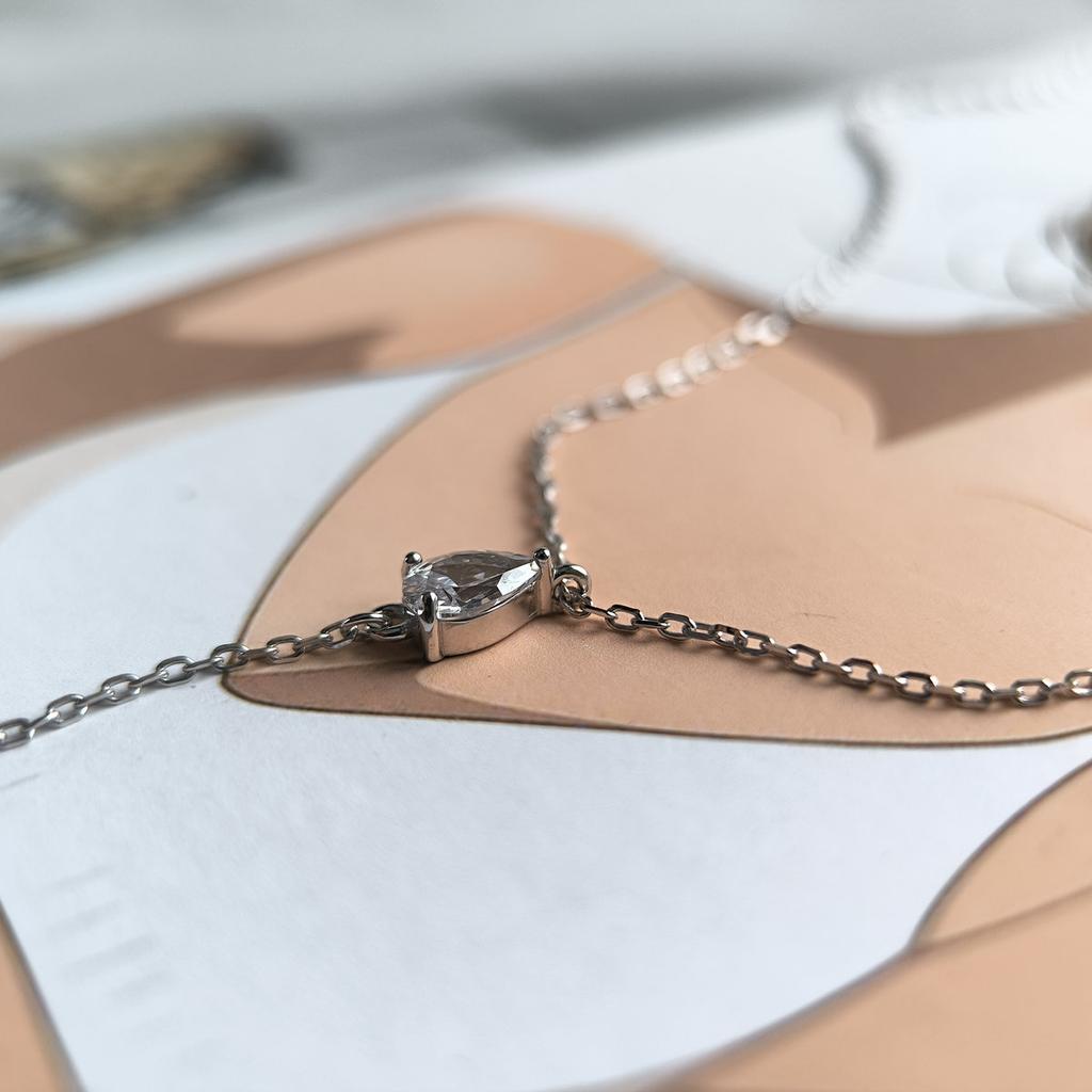 Серебряное колье с фианитами, вес изделия 2,91 гр (2197041)