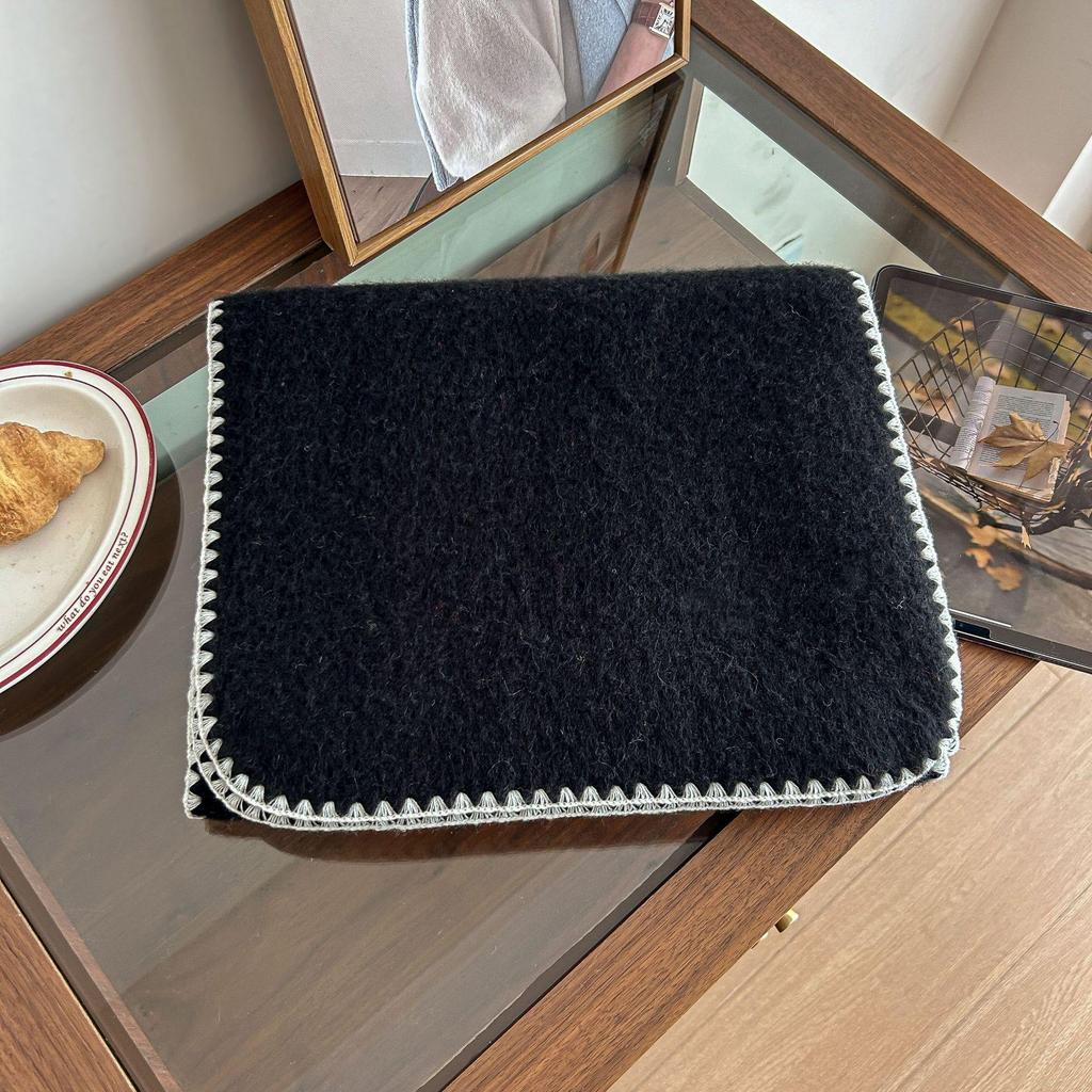 2024 Luxurious Women's Solid Color Wool Scarf with Triangle Needle-Lock Edge