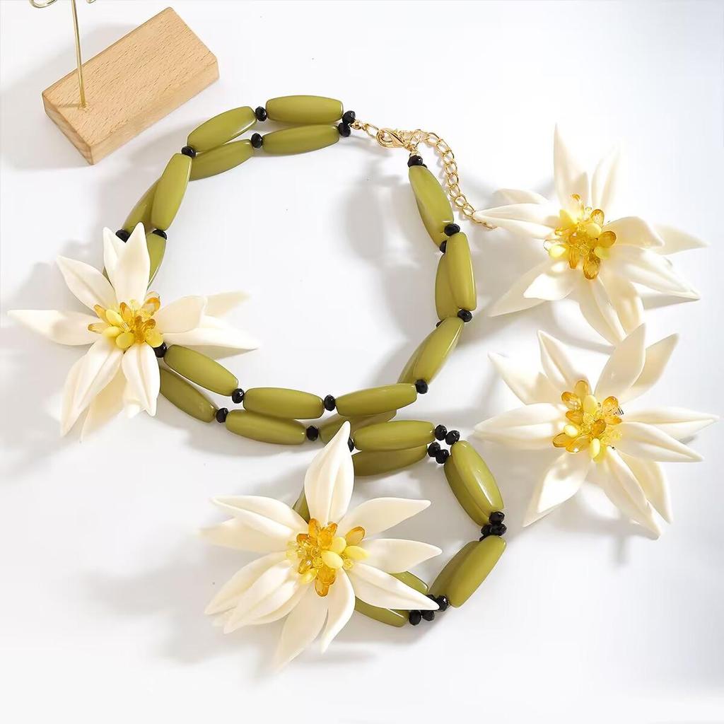 European & American White Flower Stud Earrings & Double-Layered Necklace Choker Set