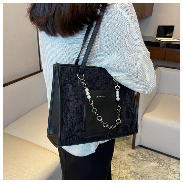 Popular Fashion Bag Women's 2024 New Winter Large-capacity Pearl Chain Shoulder Bag Niche Design Armpit Bag