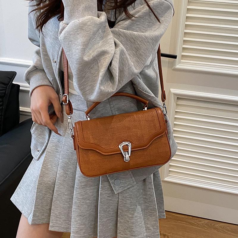 New fashion portable small square bag women's 2025 trendy versatile shoulder bag casual simple messenger women's bag