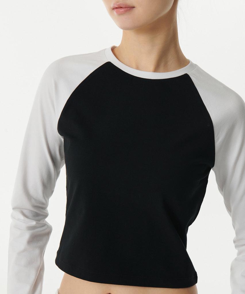 MUSINSA STANDARD WOMAN Women'S Slim Crop Raglan Long Sleeve T-Shirt [Black/White]