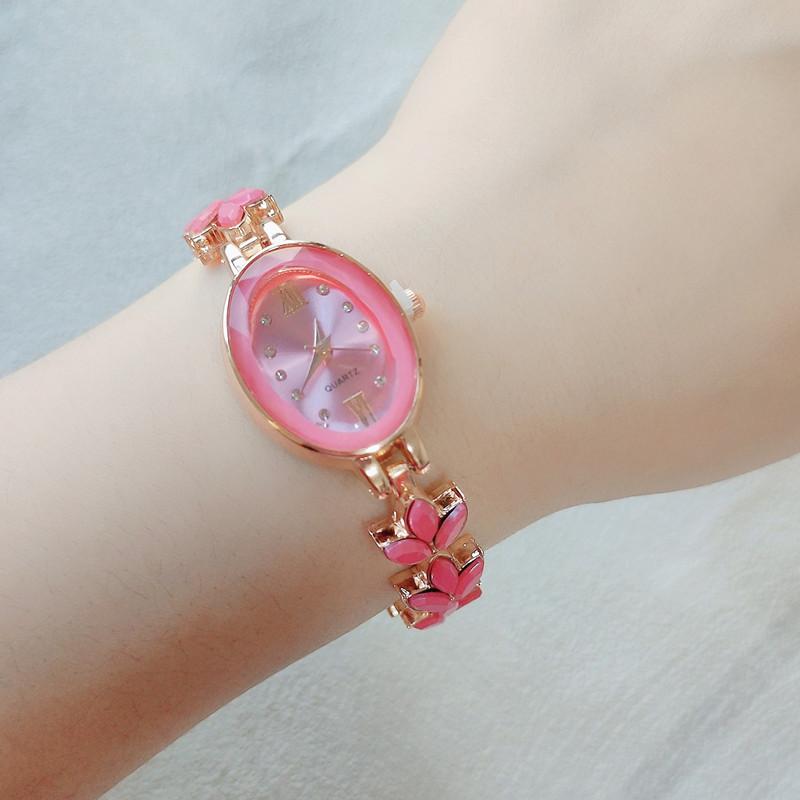 Dame Rhinestone klokker Vanntett Oval Dame Quartz Watch Armbånd Armbåndsur