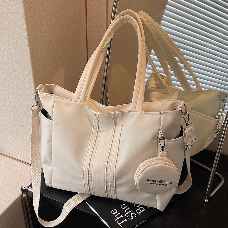 

2025 spring new large-capacity travel bag shoulder bag women s school short trip versatile popular business bag