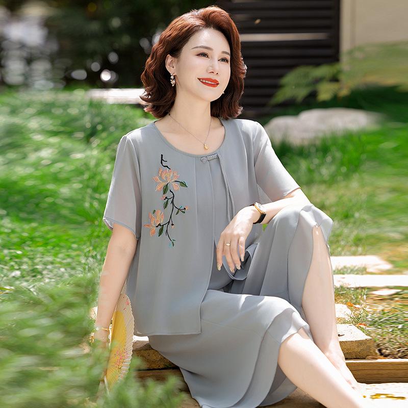

Mom’s 2026 Summer Fashion: Stylish Short-Sleeved Chiffon T-Shirt for Middle-Aged and Elderly Women 5XL [For 145-160 lbs]