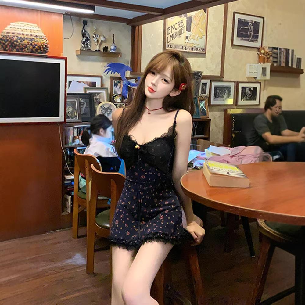 Spice Girl Slim and Thin Dress Women's Summer Design Sense Lace Splicing Beautiful Waist Floral Suspender Short Skirt