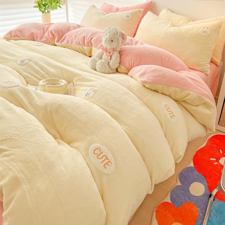 Set mic din patru piese din catifea cu lapte proaspăt îngroșat de iarnă, din catifea coral, brodat cald, din catifea pe două fețe, set din trei piese