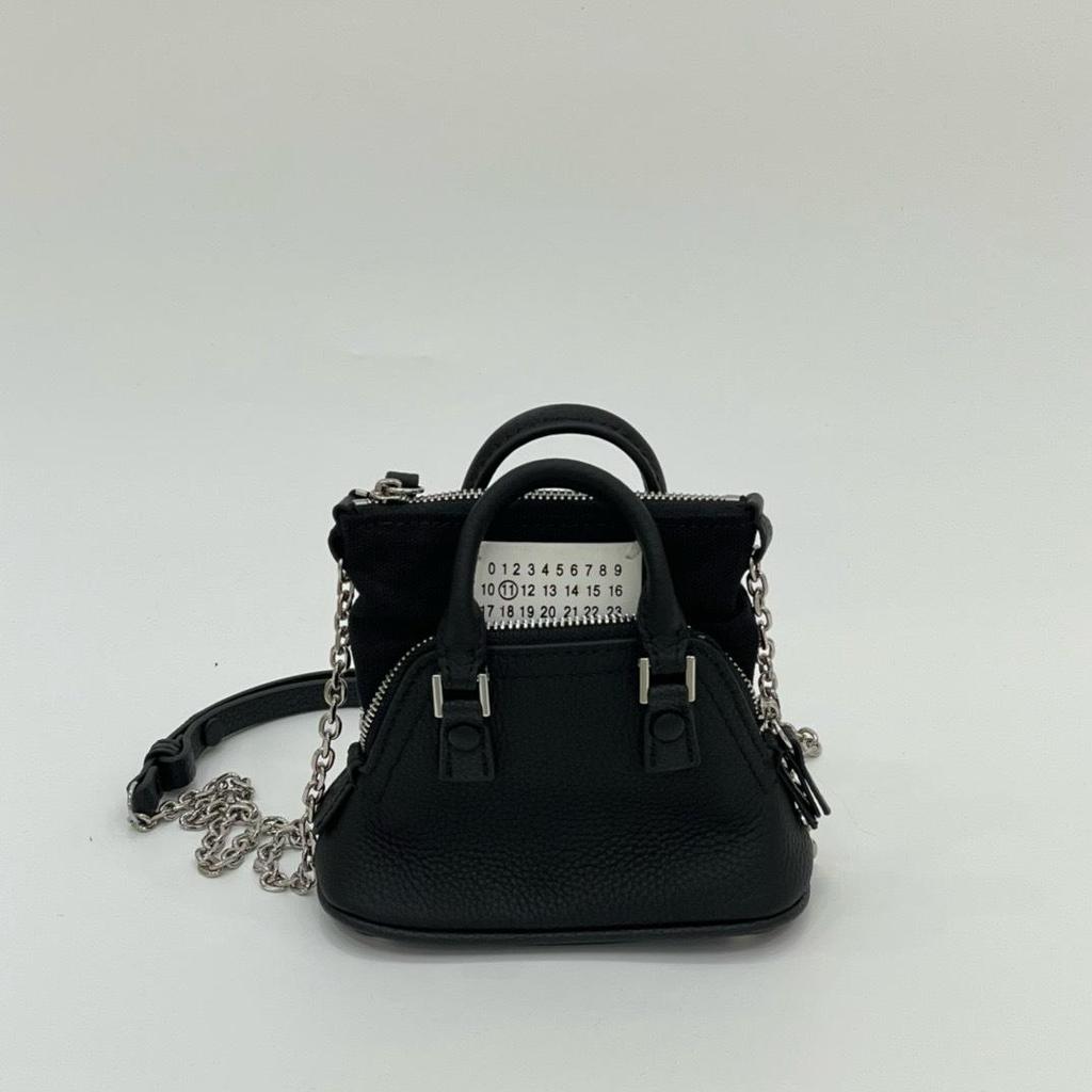 "2025 Autumn/Winter Women's Niche Chain Handbag: Dark, Medium & Small Digital Design, Messenger Style"