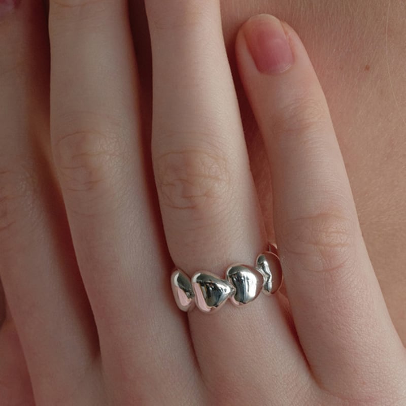 MONDAY EDITION Heart Flutter Ring