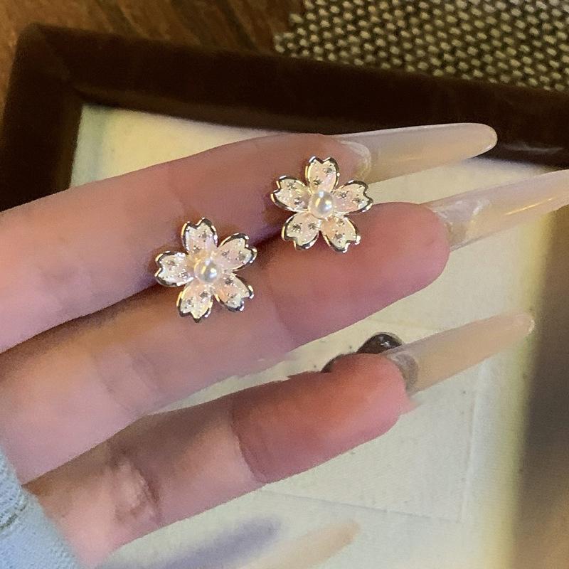 

Серьги-гвоздики с цветком из циркона и жемчуга, с капающим маслом, простые универсальные серьги-гвоздики, нишевые, легкая роскошь, высококлассные серьги, женские