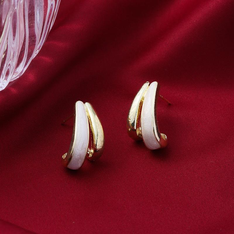 Korean version of C-ring stud earrings cold wind hollow earrings literary and creative earrings wholesale
