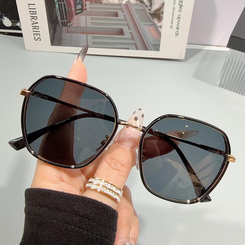 Women Trendy Sun Glasses Polarized Oversized Geometric Sunglasses UV400 Protection Lens TR Metal Frame for Men Women