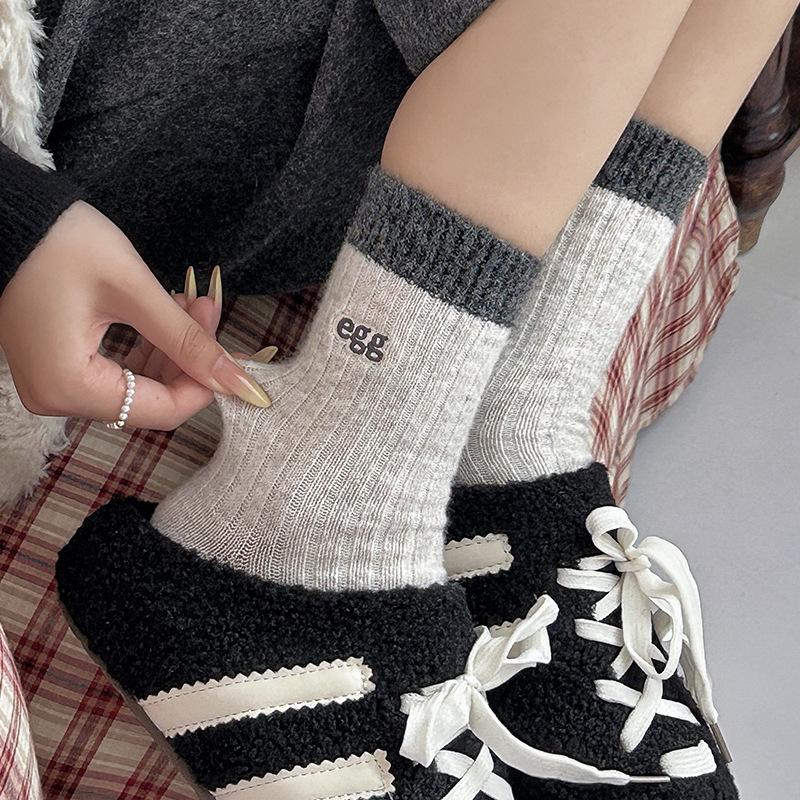 Season Socks Color Matching Medium Tube Socks Fleece Thickened Warm Wool Socks Embroidered Letters Retro Stacking Socks Women