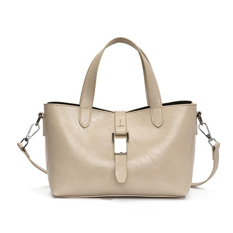 Today's popular bags are women's new simple and versatile textured messenger bags, commuter portable bucket bags.