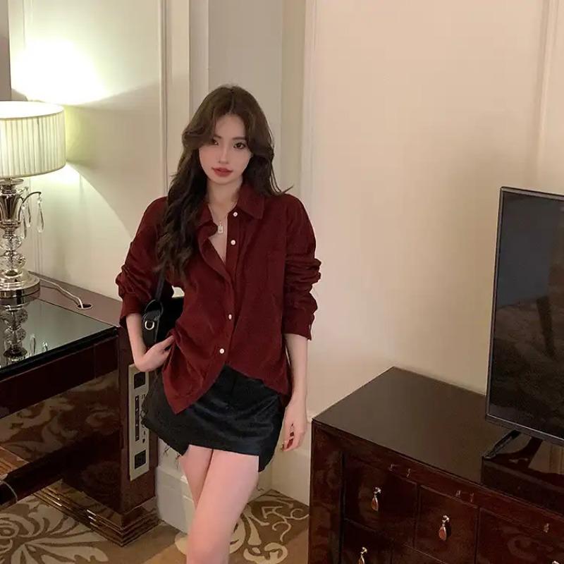 Camicia a maniche lunghe in velluto a coste bordeaux da donna, nuova per la primavera e l'autunno, top impilabile retrò, giacca
