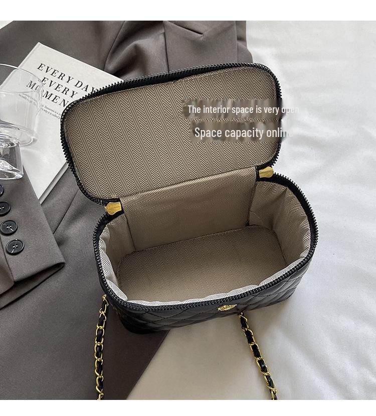 Inspired Textured Shoulder Bag - High-End Fashion 2024 Crossbody with Diamond Chain