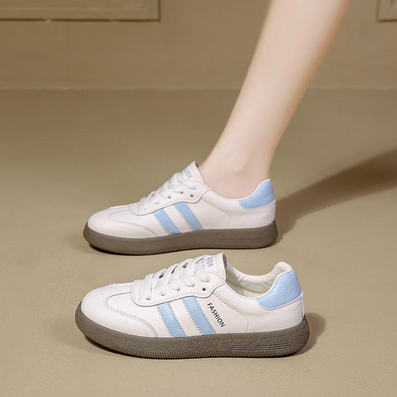 Weiße Schuhe vielseitig Frühling und Herbst flache Plateau-Trainingsschuhe klein 2025 Sommer neu Mädchen Internet-Berühmtheit Bestellungen steigen lässige Sportschuhe