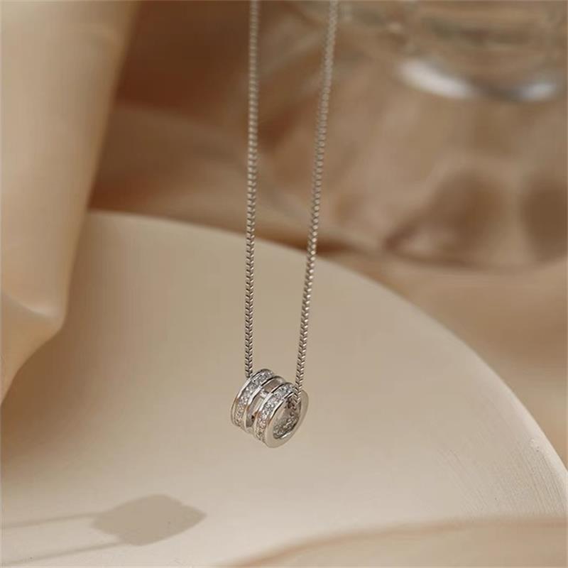 Light Luxury Clavicle Necklace: Elegant Summer Design for Women