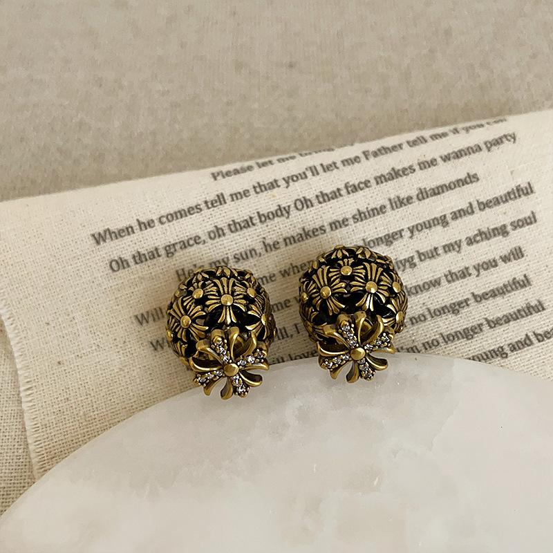 

Серьги-гвоздики Vintage Croix Cross Ball, женские, нишевые, с высоким чувством индивидуальности, модные, темпераментные, универсальные серьги