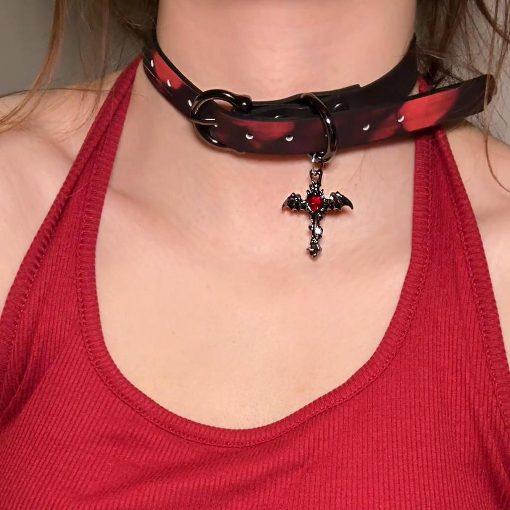 Chique Pittige Meisje Leren Bel Choker Ketting – Uniek Minderheidsontwerp