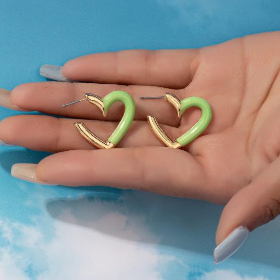 

A pair of simple love color matching earrings, fashionable and versatile, high-end small stud earrings, earrings are suitable for women s daily life світло-зелений колір