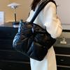 New Women's Bag High End Down Jacket Handbag Large Capacity Fashionable Autumn and Winter Cotton Jacket Shoulder Bag Commuting Toy Bag