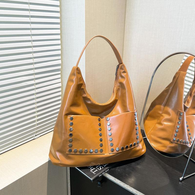 Fashion bag women's large capacity high sense women's commuting big bag retro rivet portable tote bag