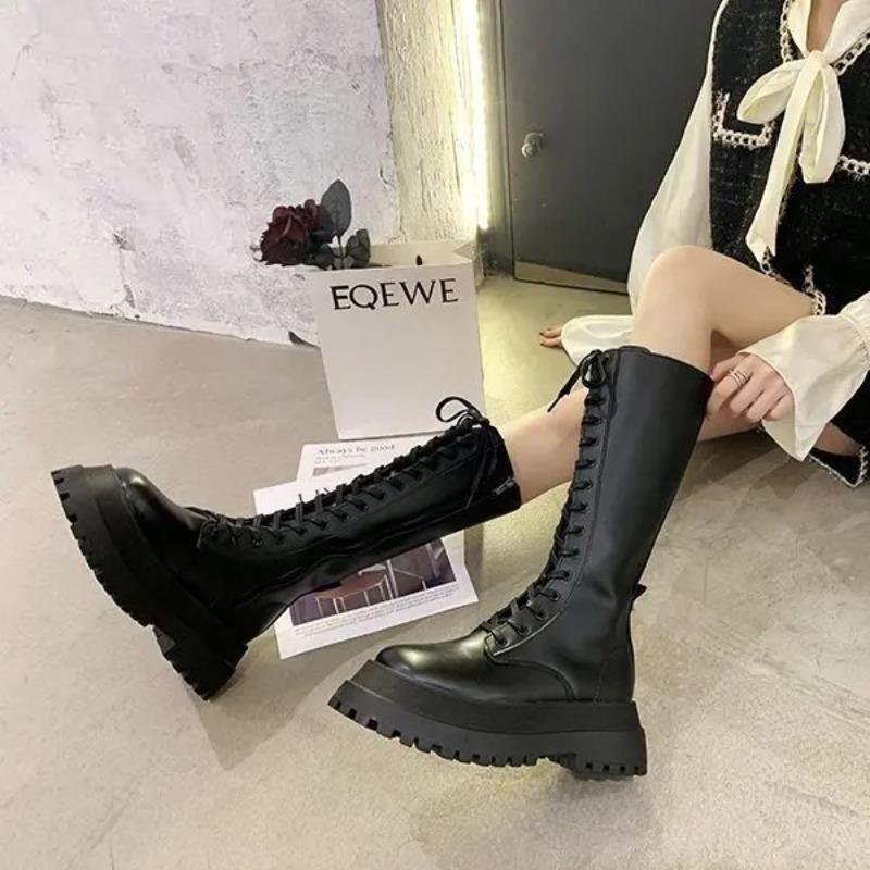 Mote Dame Svarte Støvler Hot Sales Motorsykkelstøvler Kiler Midt på Leggen Damesko Høy Hæl Plattform Lærstøvler Snøring Damesko