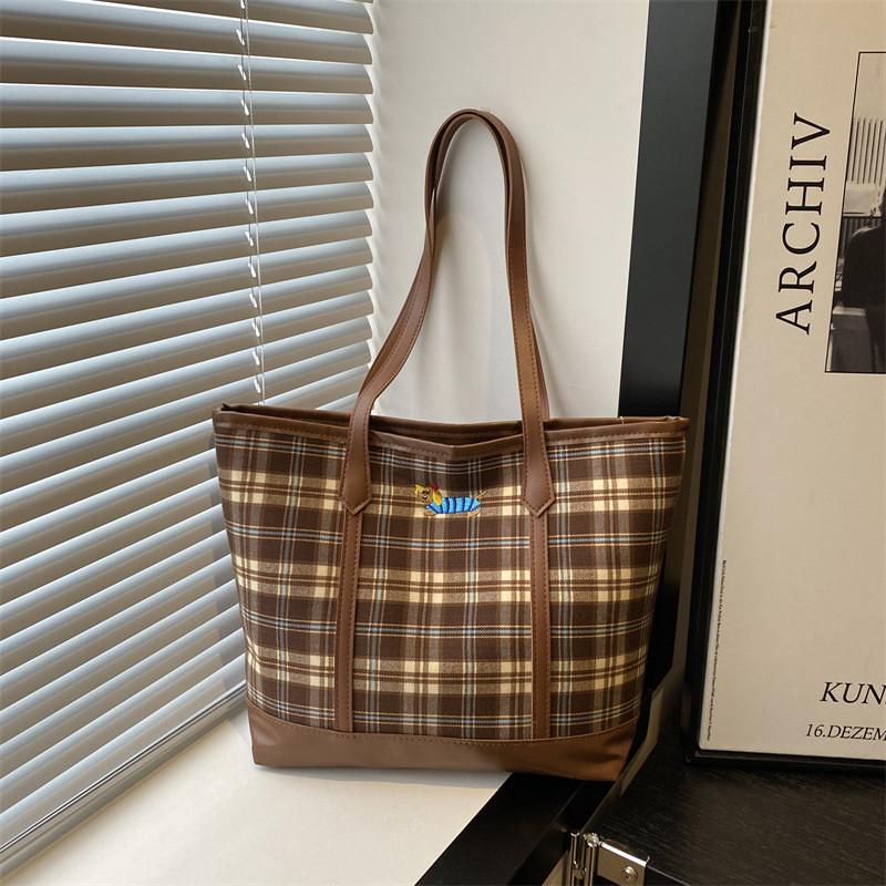 Stylish Large Capacity Tote Bag For Women With Trendy Plaid Design And Versatile Carry Options