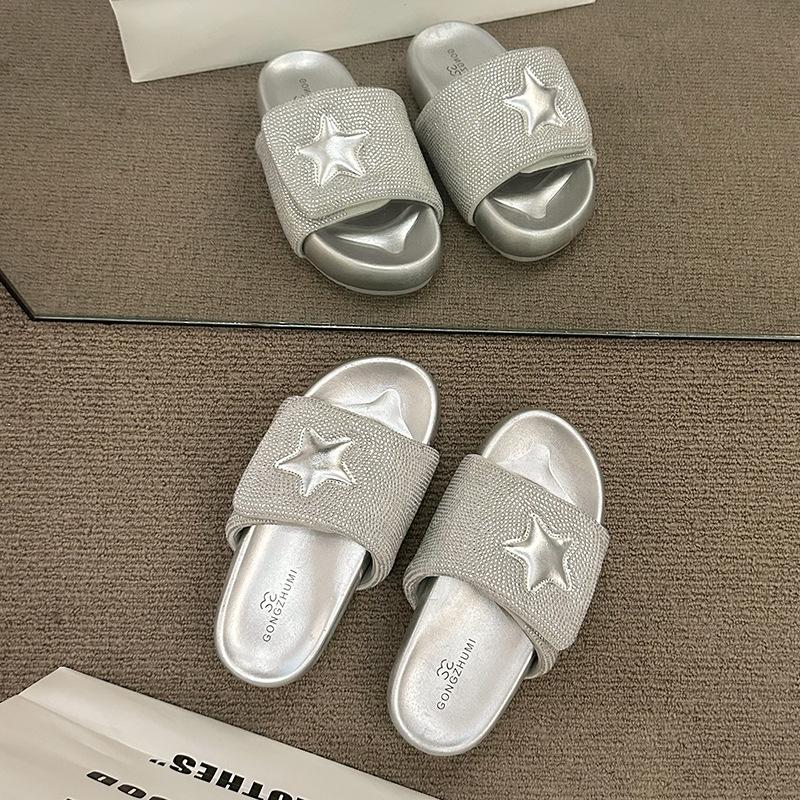 

Блестящая верхняя одежда крутые тапочки женские 2025 новые стразы липучка слово летние пляжные сандалии 40 серебряный