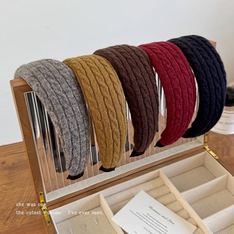 Korean Style Cable Knit Headband for Women – Elegant Autumn/Winter Hair Accessory