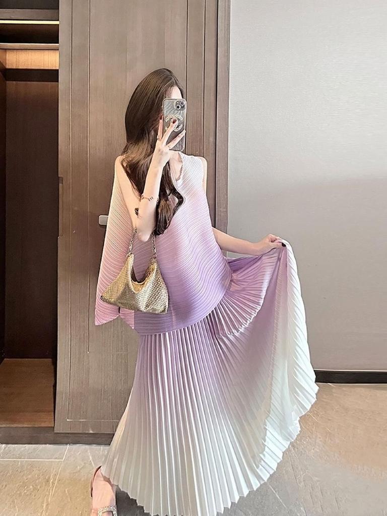 2025 Autumn Women's Fashion: Pleated Tops and Skirts Two-Piece Suit
