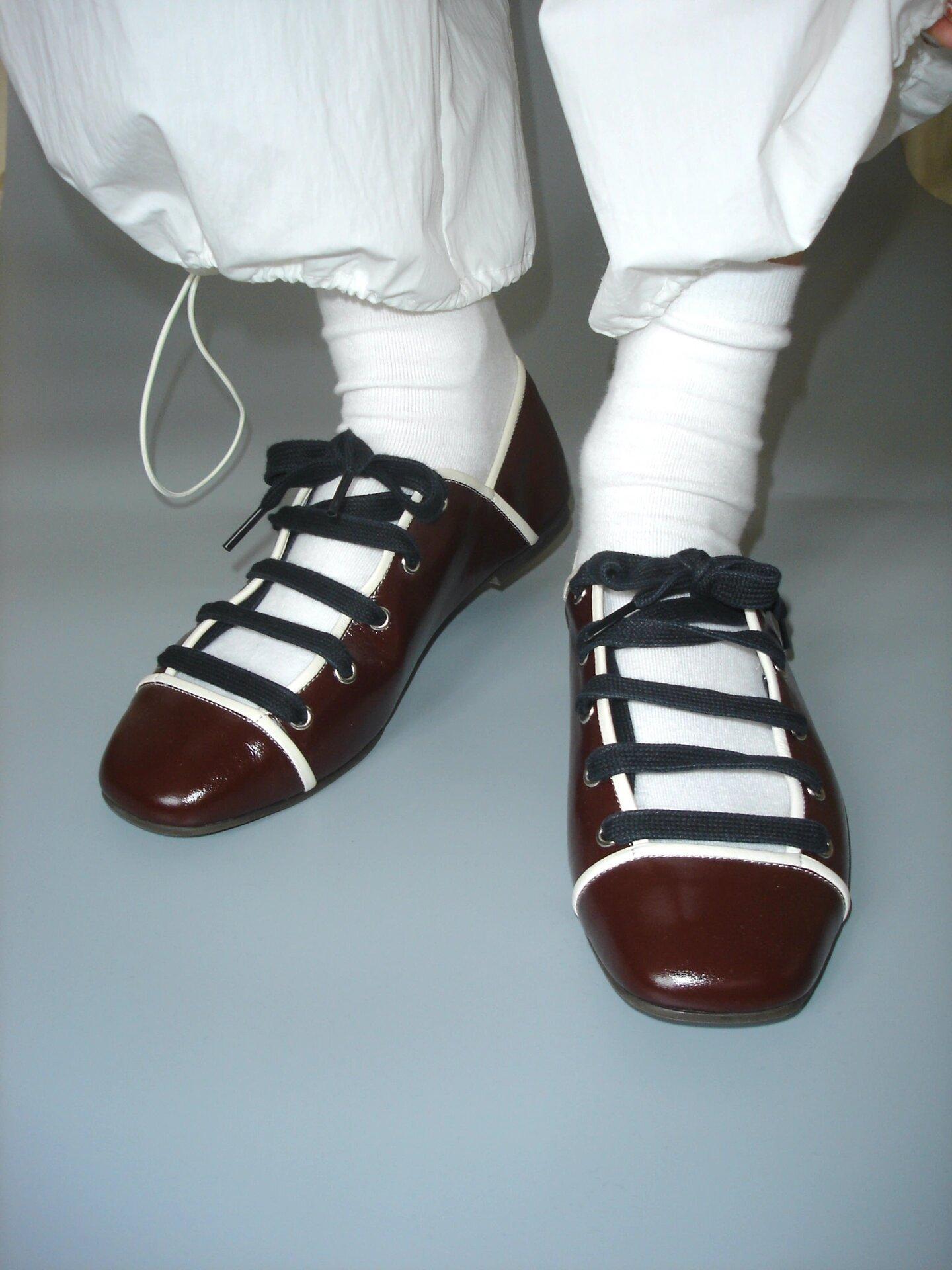 

Дизайн Sense Серебристый ступенчатый каблук На шнуровке Круглый носок Туфли Мэри Джейн Женский студенческий стиль Ранняя весна Плоские Маленькие кожаные туфли Туфли на шнуровке 40 темно-красного