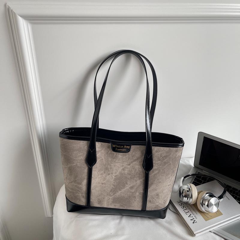 Commuter tote bag women's new retro fashion casual large capacity armpit bag high value shoulder bag