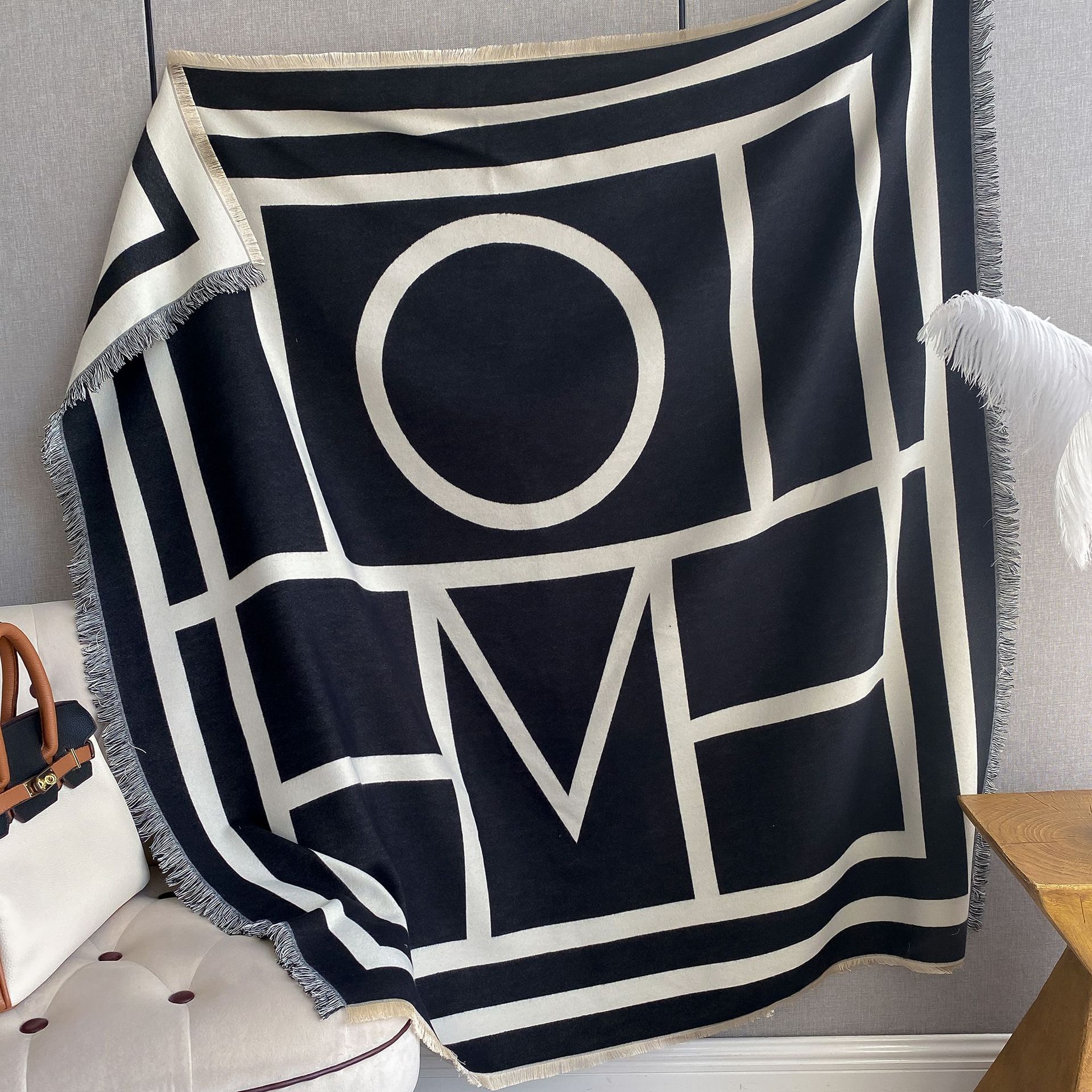 

Шарф Женский Имитация Кашемира Шаль Дорожное Украшение Квадратный Шарф Письмо Mo Кондиционирование Теплая Накидка Утолщенный Шарф 130*130cm чёрный