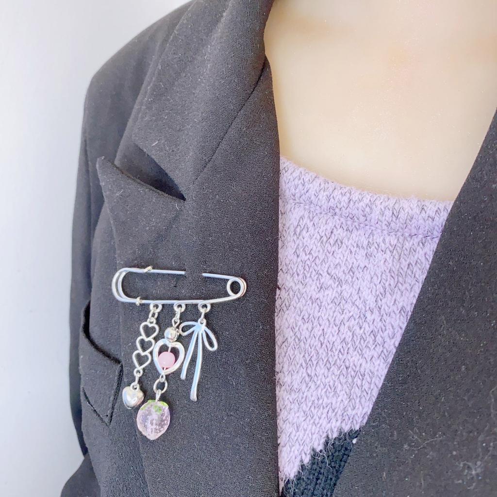 Stylish Syringes Safe Pins Brooch Creative Designs Accessory for Customizable Charm Study Alloy and Bead Pendant