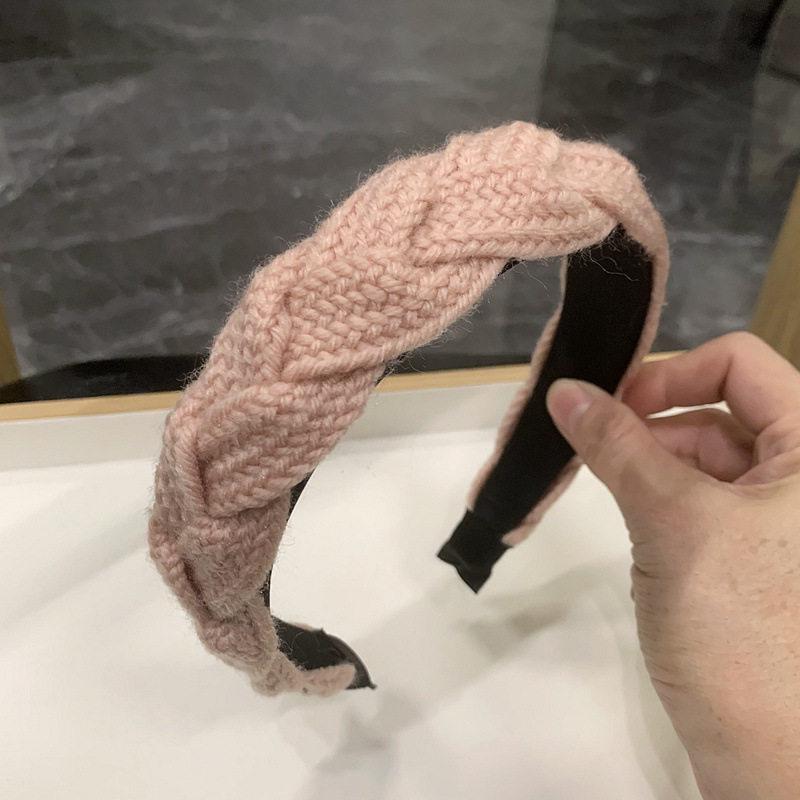 Autumn/Winter French Retro Knit Headband - Solid Color Wool Braid Hair Clip, Korean Style Trendy.