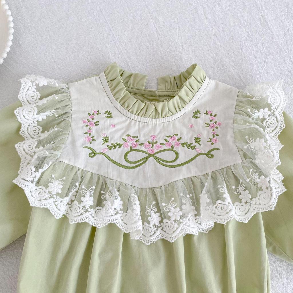 Stilvoller Baby-Mädchen-Strampler mit Spitzenstickerei und langen Ärmeln