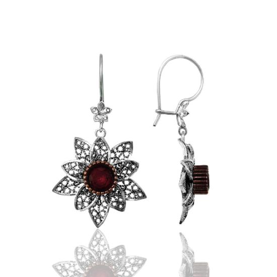

Gümüş kök yakut taşlı telkari işlemeli sallantılı lotus küpe