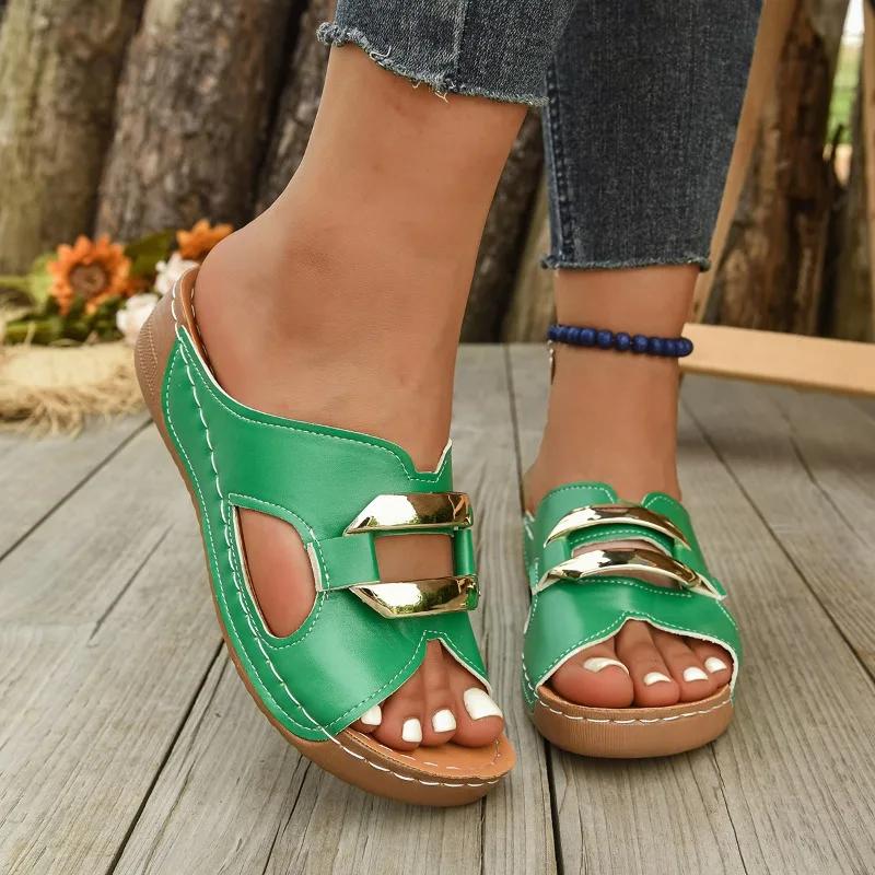 Plus Size 2025 Outdoor Women’s Casual Slippers Metal Decoration Round Toe Hot Sale Wedges Sandals for Comfortable Daily Slippers
