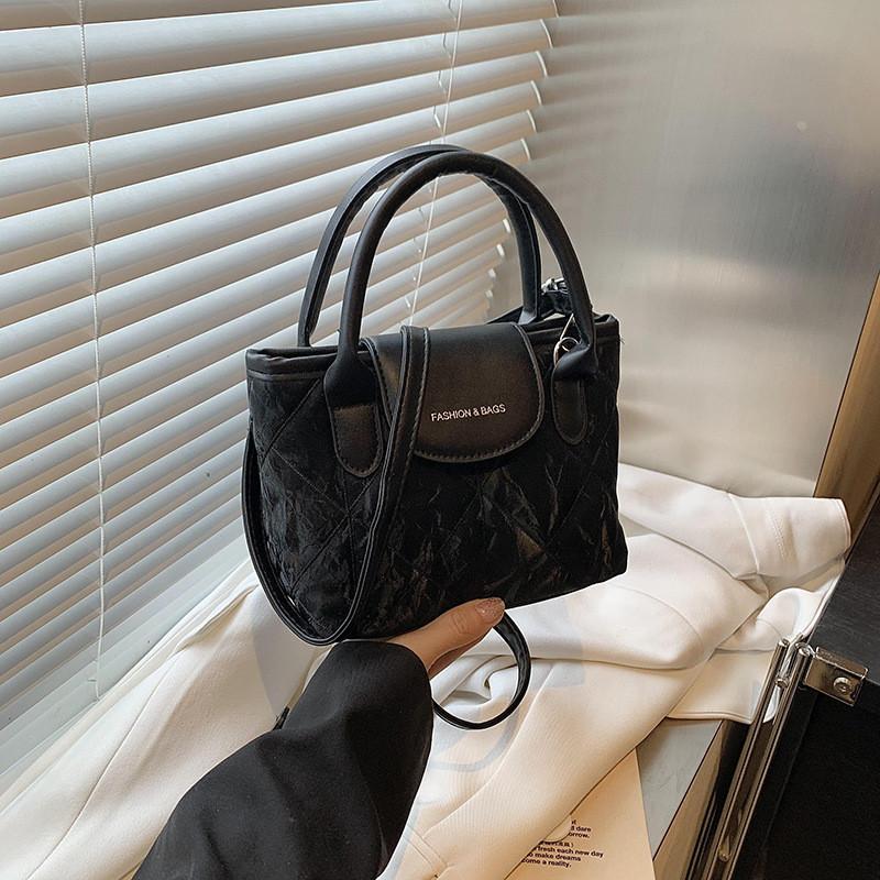 

Stylish Casual Handbag 2024 Summer Fashion Bucket Bag For Trendy Commuters In Black White Pink Silver Green чёрный
