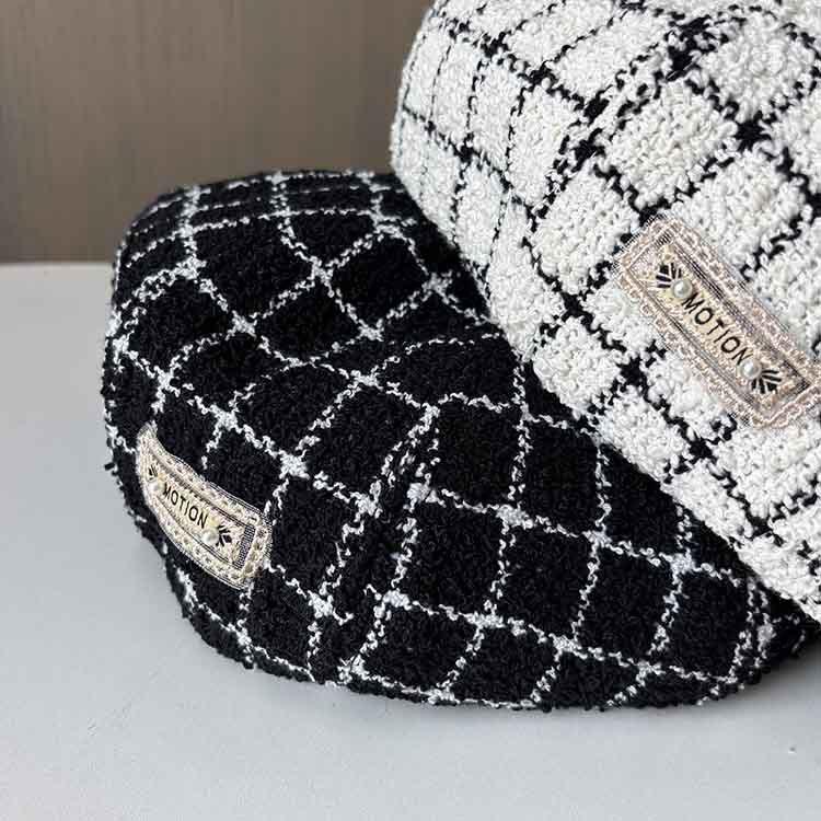 European and American Small Fragrant Style Black and White Plaid Octagonal Hat Women's Elegant Temperament Painter Hat New Soft Top Fashion Bud Hat