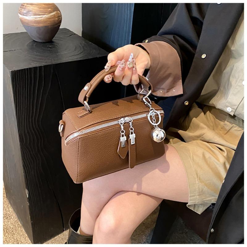 Fashionable and High-quality Handbag, Retro and Simple Boston Single-room Crossbody Small Square Bag