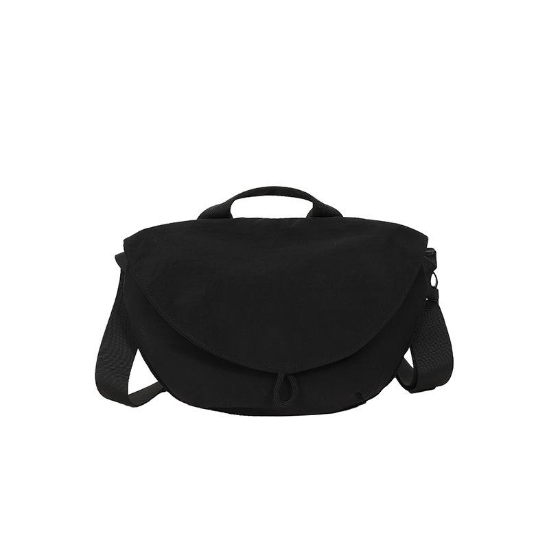 

Женская сумка через плечо Большая вместимость Crossbody Сумка-пельмень Нейлон Нишевый дизайн Универсальная и Высококлассная Сумка на грудь чёрный