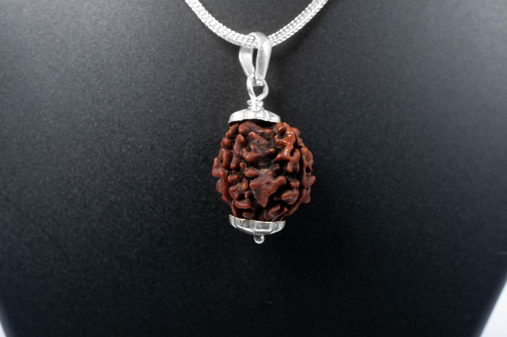 Naturlig 4 Mukhi Rudraksha 925 Sølv Anheng - Nepalsk Opprinnelse | Vedisk Perle For Meditasjon, Energi, Konsentrasjon & Klarhet | Økologisk & Lab-Sertifisert