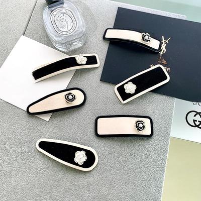 Camellia BB Clip: Elegant Black & White Hairpin for Women